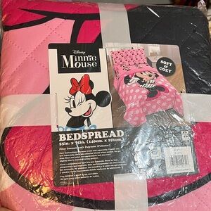 Disney Minnie Mouse Pink and Black Bedspread Twin